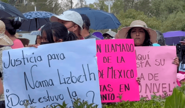  Familiares y compañeros de Norma se movilizaron por las principales avenidas de Teotihuacán exigiendo justicia por su repentina muerte. Foto: Twitter @FernandoCruzFr7    