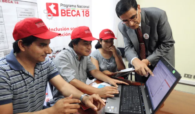 El acompañamiento académico, socioemocional y de bienestar son parte de los beneficios del programa. Foto: Andina   