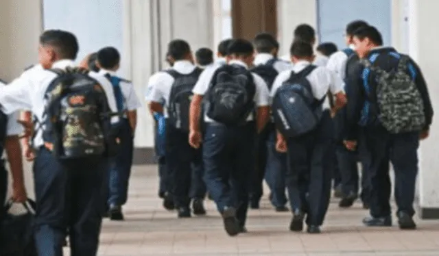 En los colegios públicos no es obligatorio usar uniforme escolar. Foto: Andina 