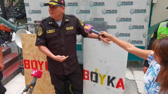 Jorge Angulo es recordado por un curioso análisis semiótico sobre un escuchado con la inscripción BOYKA, en el marco de las protestas contra el Gobierno de Dina Boluarte. Foto: captura de video de la PNP   