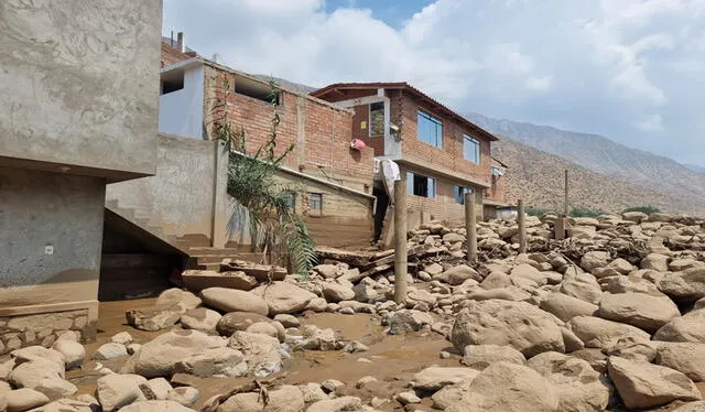  Las secuelas del huaico en Canta también provocaron el aumento del caudal del río Chillón. Foto: Omar Coca/ La República 