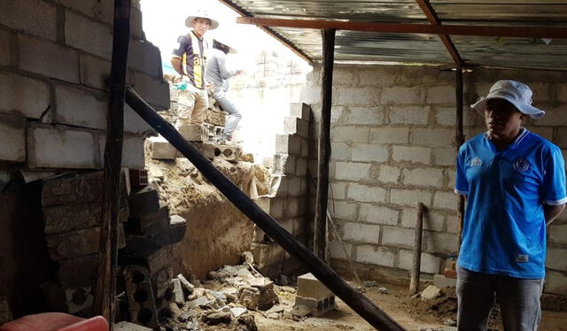  Se vino abajo. Pared de vivienda cedió en asociación Transoceánica. Familia salvó de ser sepultada. Foto: Rodrigo Talavera/ LR<br>   