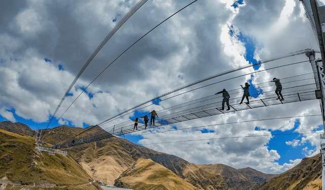 El puente colgante de Tinco es visitado por cientos de turitas