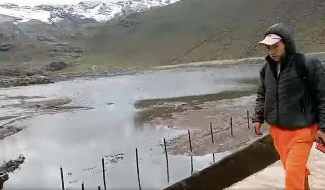 El origen. La laguna de Yarcan, en el distrito de Arahuay, quedó vacía luego del embalse. Foto: difusión   