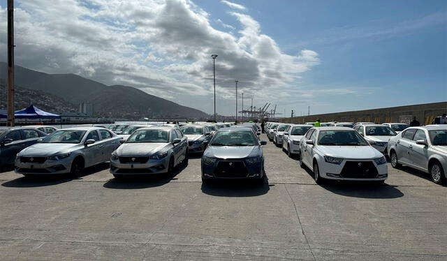 Los carros iraníes llegados a Venezuela en marzo son de la marca IKCO. Foto: rvaraguayan / Twitter    