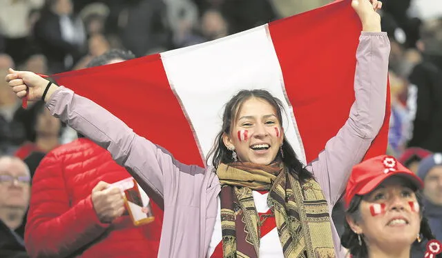  Apoyando. La hinchada peruana estuvo presente en Mainz.    