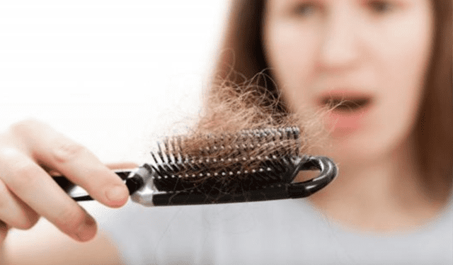 Los especialistas detallan que bañarse con agua caliente puede influir en la pérdida de cabello. Foto: ABC   