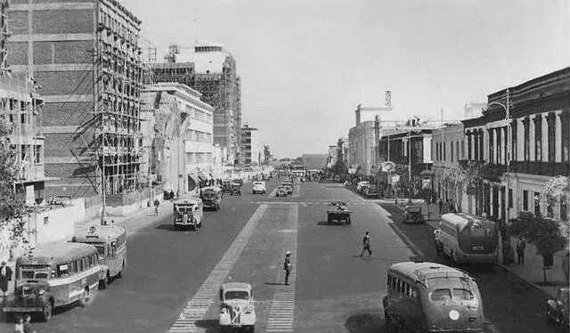 Así lucía la avenida Abancay en los años 50. Foto: Facebook/Una Lima que no se va   