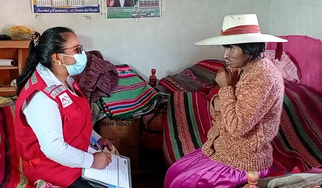 Mujer con discapacidad recibió DNI. Foto: Midis    