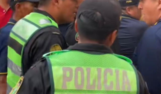 Los agentes de la PNP increparon a los serenos. Foto: Captura Tik Tok   