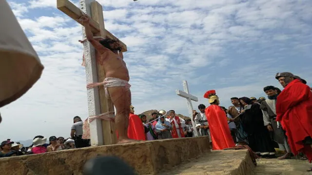 Vía crucis termina en la cima del cerro Chepén. Foto: RPP   