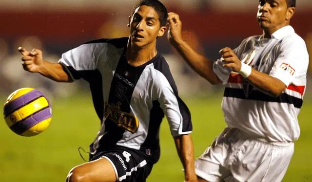 Guillermo Salas, actual DT de Alianza Lima, era titular en la defensa de equipo dirigido por Gerardo Pelusso. Foto: Archivo GLR   