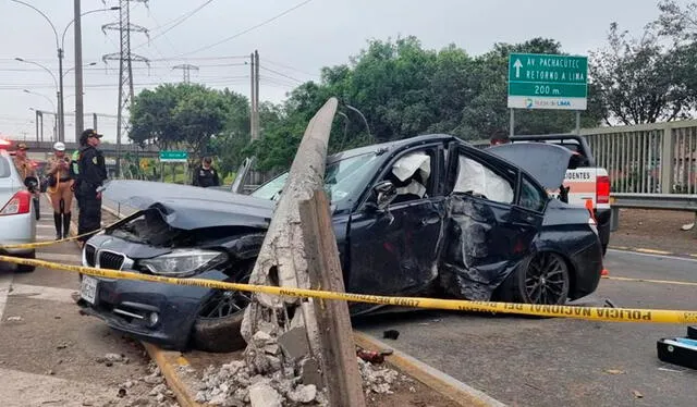 El vehículo se estrelló a la altura del kilómetro 10 de la Panamericana Sur. Foto: Twitter/ rebecahoyos    