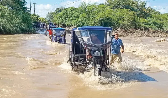 Las fuertes lluvias han aislado decenas de pueblos de Piura. Foto: La República   