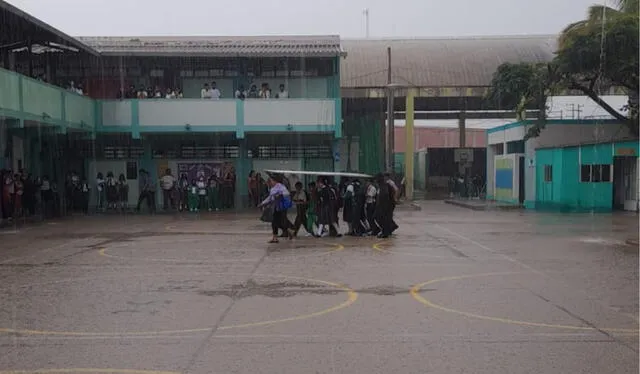  Educación en el norte se encuentra en dificultades a causa de las lluvias. Foto: captura video/ Almendra Ruesta/ URPI/ La República    