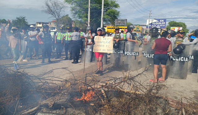 Se registró enfrentamientos entre la PNP y población. Foto: Almendra Ruesta/Urpi   