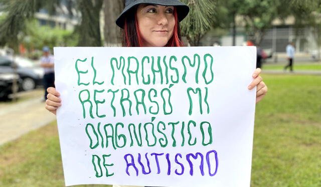 Carolina Díaz, periodista, activista por la salud mental y autista. Foto:<strong> Lucía Herrera/ @unachicacontlp</strong>   