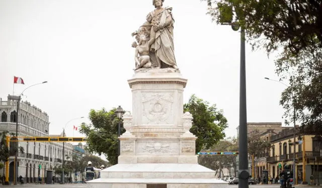 La avenida 9 de Diciembre (Paseo Colón) se caracteriza por contar con un gran monumento de Cristóbal Colón. Foto: MML   