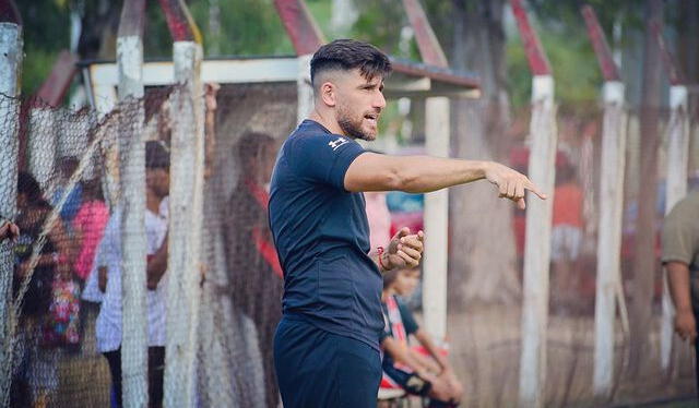 Nicolás Ayr como entrenador en el Country Club Estudiantes De La Plata. Foto: Instagram/Nicolás Ayr 