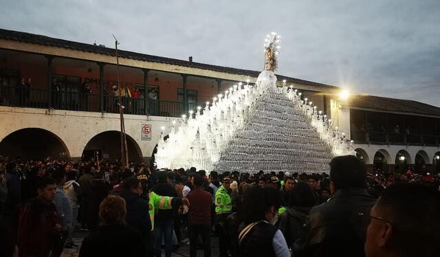  Integrantes de la mayordomía de cierre de Semana Santa de Ayacucho denuncian que ex mayordomos los maltrataron. Foto: Dirección Desconcentrada de Cultura de Ayacucho / Facebook 