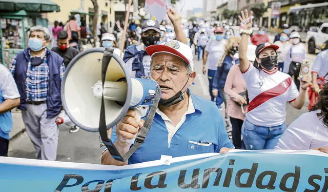 Los reclamos. El Sutep pide al Minedu continuar el proceso de evaluación y cubrir las plazas de nombramiento este año. Foto: difusión   