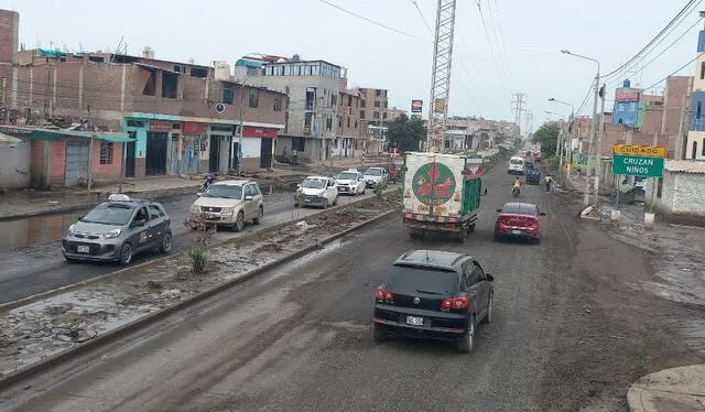  Covisol S.A., recuperó en tres oportunidades la transitabilidad en la Vía de Evitamiento Chiclayo. Foto: Covisol S.A.  