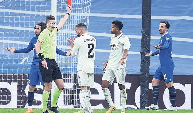  Expulsado. Chilwell recibió la roja por una falta a Rodrygo. Foto: difusión    