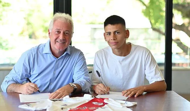 Claudio Echeverri firmó su primer contrato profesional con River Plate en enero de 2023. Foto: Instagram Claudio Echeverri 