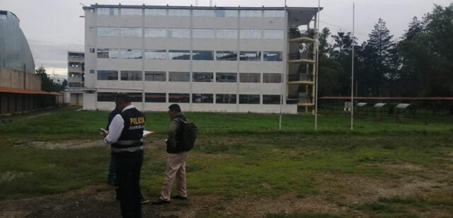  La Policía en la sede de la Universidad Alas Peruanas. Foto: difusión    