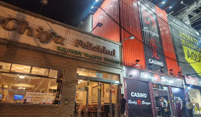 Víctima de intento de feminicidio salió en busca de ayuda a este casino ubicado al lado de su centro de trabajo. Foto: Karla Cruz/La República   
