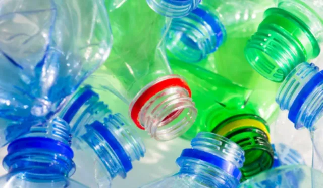 Botellas de plástico 