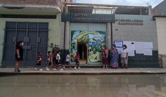  Algunas regiones reportan la presencia de aguas residuales en las calles. Foto: Rosa Quincho / La República   