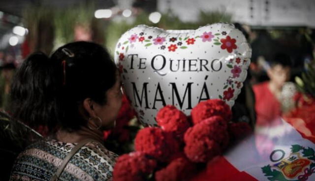 En el Día de la Madre se suelen comprar flores y globos. Foto: Renato Pajuelo   