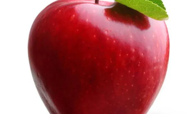 Cuando la manzana se muestra completamente roja, solo se puede saber su grado de madurez con el tacto. Foto: La República 