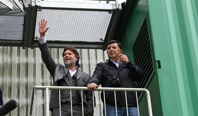 Carlos Delgado y el padre de Claudio Pizarro se encargaron de gestionar las grandiosas ofertas del delantero peruano. Foto: Werder Bremen   