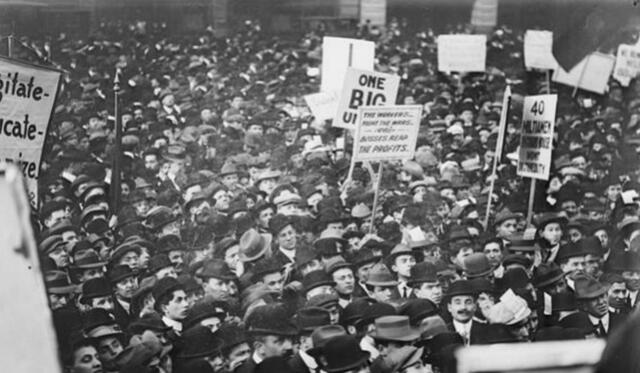  Histórica movilización de los obreros para que se instaure la fecha del "Día del Trabajo".    