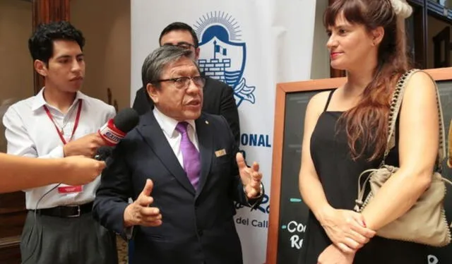  El gobernador regional del Callao, Ciro Castillo Rojo Salas, estuvo presente en la conferencia de prensa que anunciaba el evento “Por la salsa y sabor del Callao”. Foto: Andina    