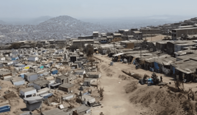  El cementerio Señor de los Milagros alberga tumbas y viviendas. Foto: captura de YouTube/Frans   