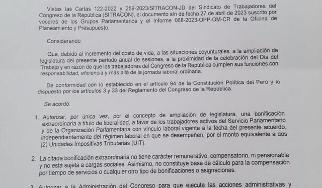 Firma fue hecha mientras el Pleno estaba en receso. Foto: Twitter/Martín Hidalgo   
