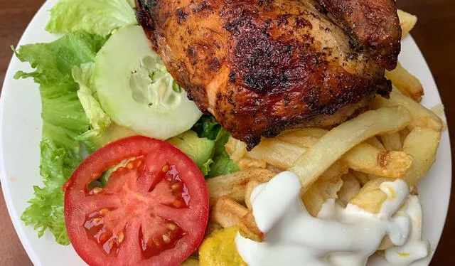  Los peruanos suelen acompañar el pollo a la brasa de mayonesa. Foto: Pinterest<br><br>  