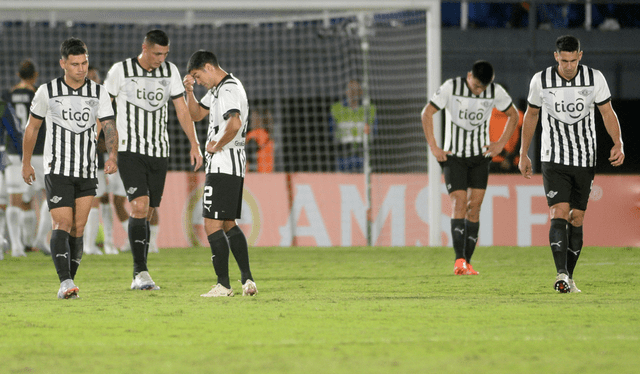 Alianza Lima debe derrotar sí o sí a Libertad en Matute para no complicarse en Copa Libertadores. Foto: EFE   