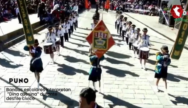 Bandas escolares interpretaron la canción&nbsp;“Dina asesina” en pleno desfile cívico. Foto: captura de Red   