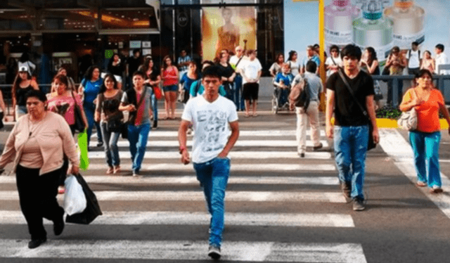 +Cruzar la pista en luz roja es considerada una falta "Muy grave". Foto: Facebook/Cruzada vial    