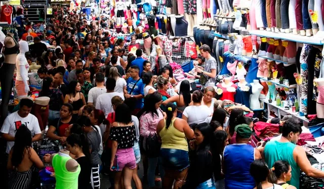Feria de madruada en el barrio Brás se instauró para promover el turismo de compras. Foto: Agencia Brasil   
