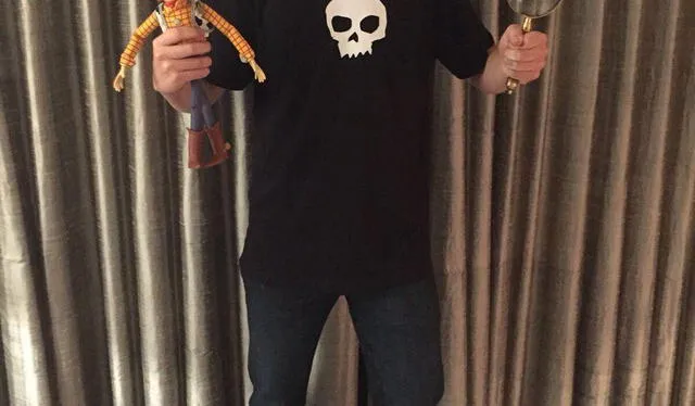  Will Poulter vestido como Sid de "Toy Story" en fotografía viral. Foto: Twitter   