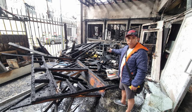 Bomberos lograron controlar el incendio en jirón Caylloma. Sin embargo, la vivienda quedó gravemente dañada. Foto: Mary Luz Aranda<br><br>   