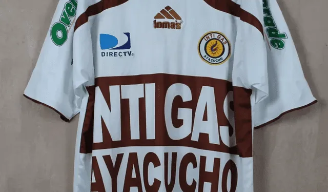 La camiseta de Inti Gas utilizada por Nick Montalva en 2010 que está siendo ofertada en 100 euros. Foto: Retro Calcio Shirts   