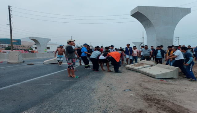 Moradores de Chancay en la Panamericana Norte. | Foto: Aktiva FM   