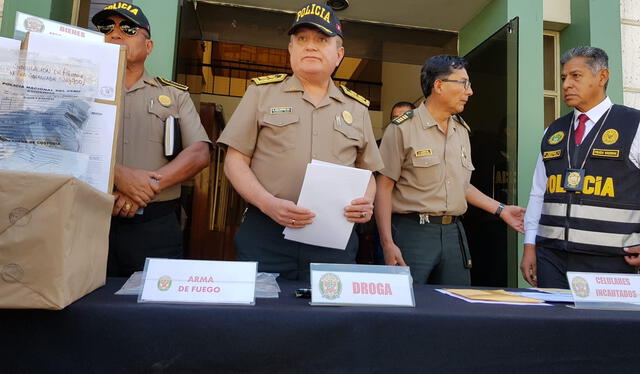  La Policía informó que también intervinieron de otras personas correas y objetos punzocortantes. Foto: Wilder Pari/La República 