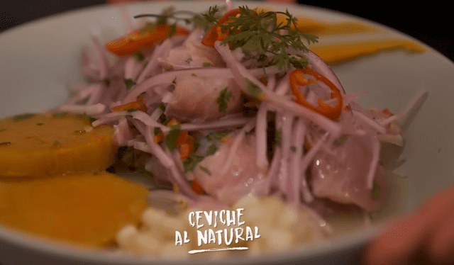 Ceviche al natural es uno de los platos del restaurante La Picante. Foto: captura de Youtube/Viaja y Prueba   